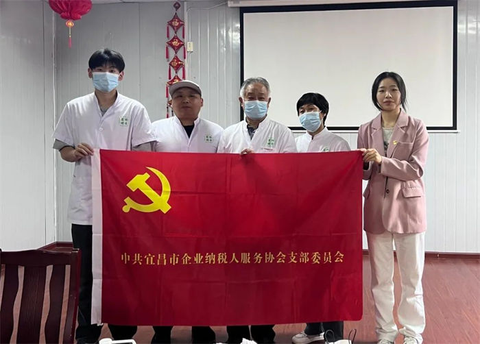 协会党支部开展“党建引领聚合力 义诊服务暖人心”义诊活动